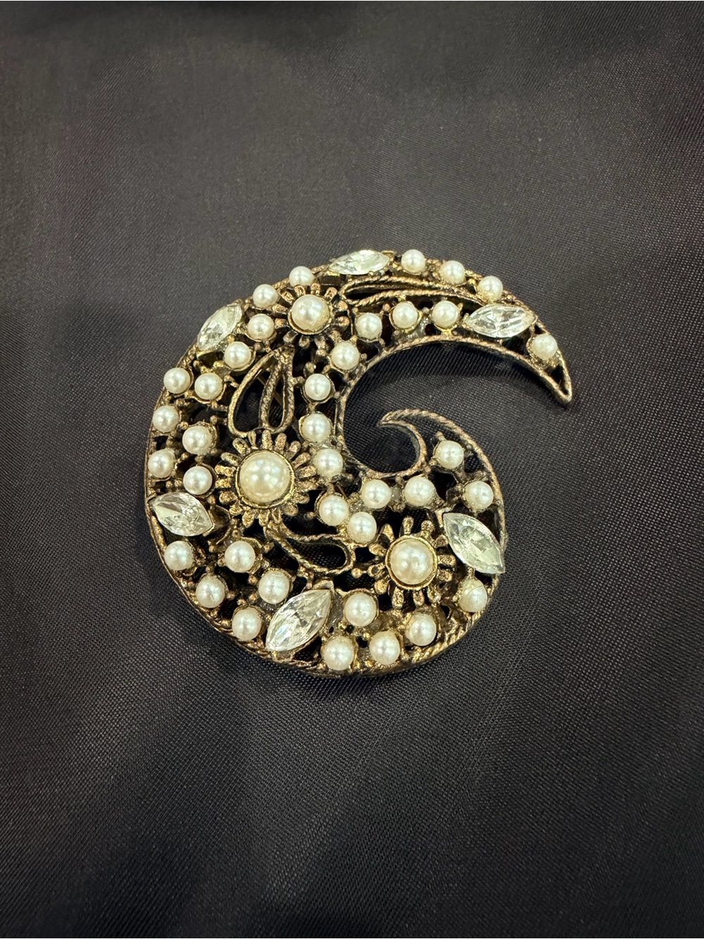 Vintage Gold Tone Faux Pearl & Rhinestone Statement Brooch